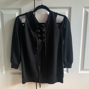 Black open shoulder sweat shirt✨